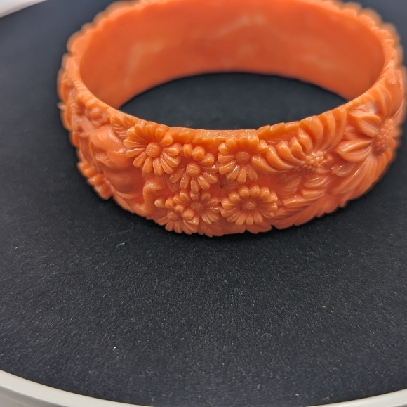 Celluloid Bangle w/elephants and flowers - J003 - Picture 5 of 6